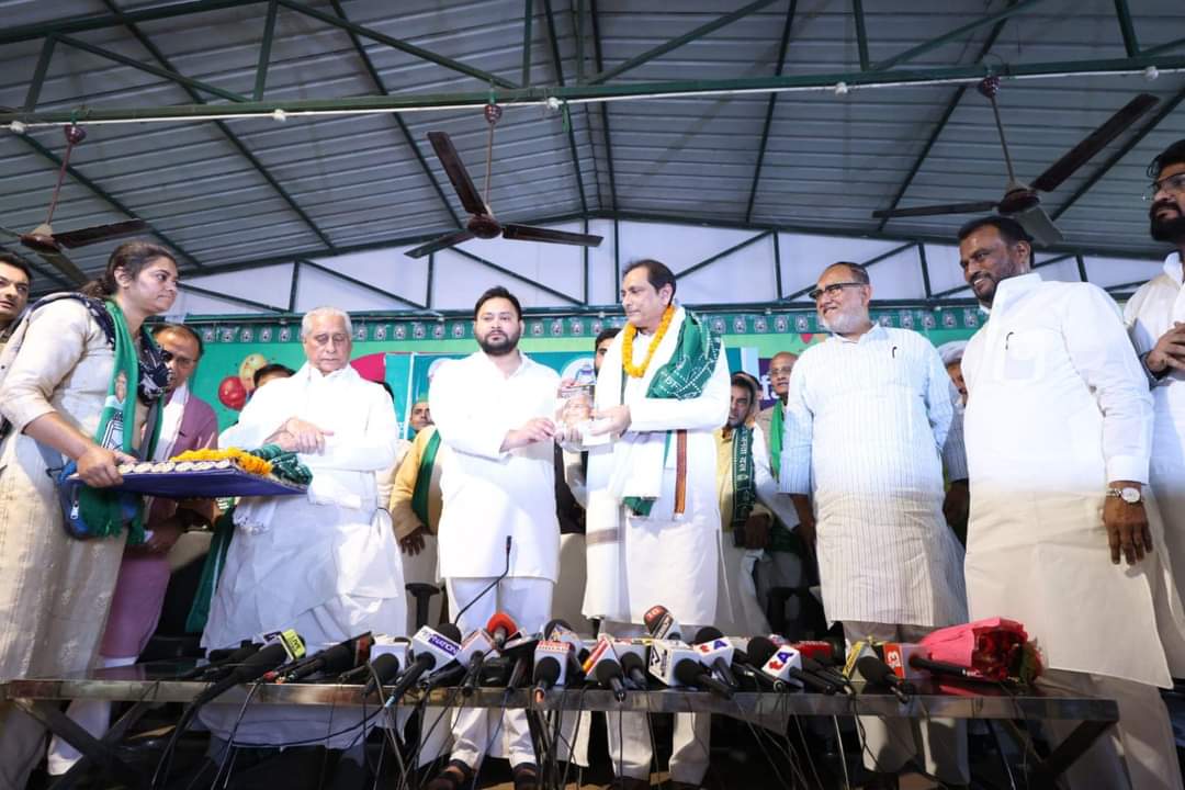 mehboob_kaiser's tweet photo. सामाजिक न्याय के पुरोधा राजद सुप्रीमों आदरणीय  @laluprasadrjd जी और बिहार के पूर्व उपमुख्यमंत्री युवा सम्राट @yadavtejashwi जी ने जो 17 साल बनाम 17 महीने में काम करके कृतमान स्थापित किए है वह अतुलनीय है। और इससे प्रभावित होकर 
#Rjd #TejaswiYadav #virals #LaluYadav https://t.co/dmsmrVR0v9