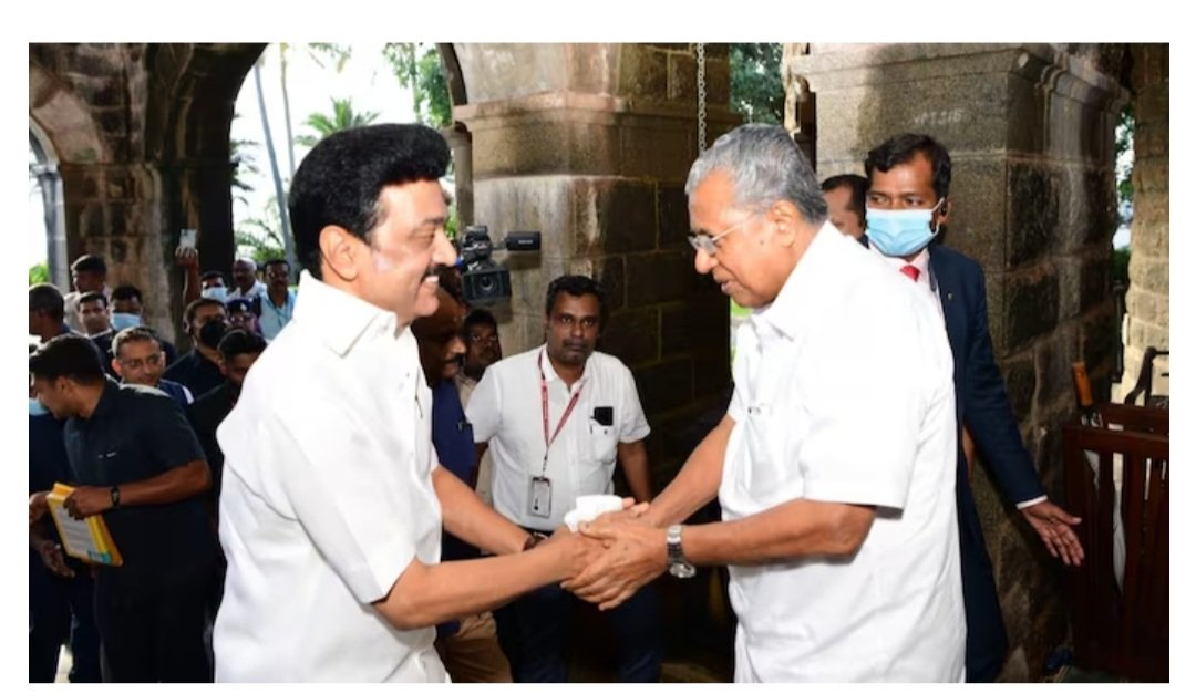 When @mkstalin lends a hand to @RahulGandhi, narrow-minded @pinarayivijayan turns his back and plays spoilsport in unseating @narendramodi 
#IndiaElection2024