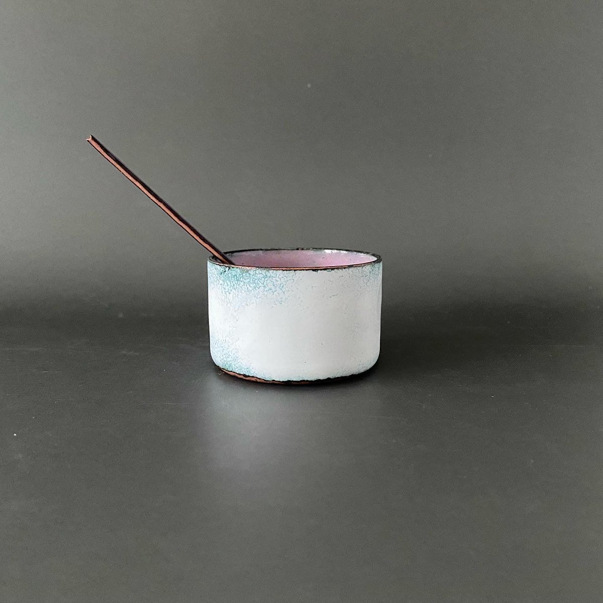 White and Pink Enamel Pot - Small tuppu.net/a1280f2d #inbizhour ##UKGiftHour #shopsmall #HandmadeHour #giftideas #bizbubble #UKHashtags #MHHSBD #EnamelPot