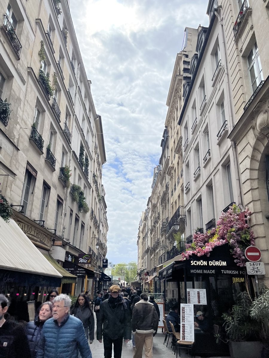 HayleyIM's tweet photo. Day out in #Paris …life’s tough 😜 https://t.co/tHWhdOz4Vr