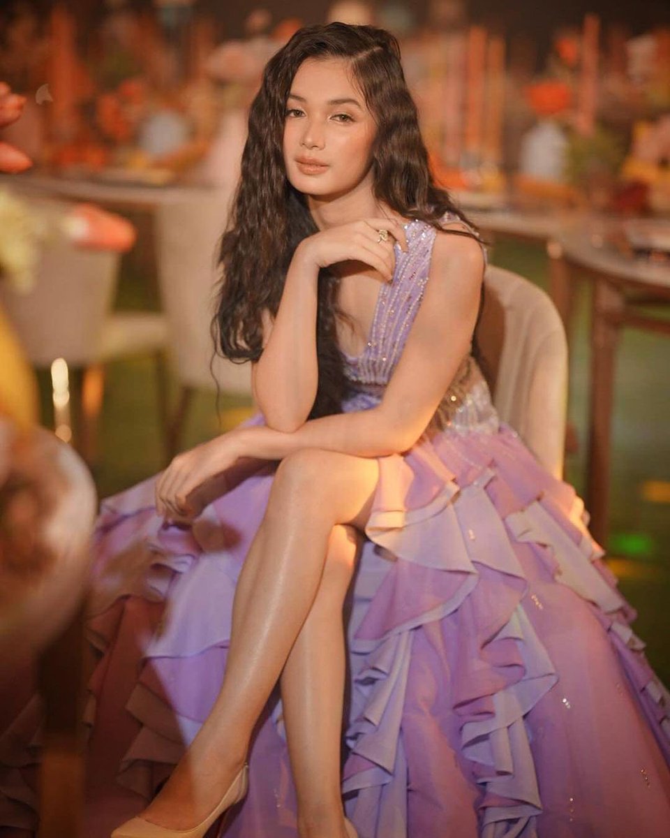 #Sparkle sweetheart Sofia Pablo is one stunning debutante! ✨ #SofiaPablo | @realsofiapablo #SofiasTropicalJourneyTo18