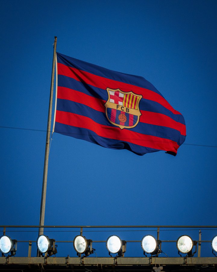 madridblaugrana's tweet photo. Los arbitrajes EN CONTRA

Los comités EN CONTRA

Los medios EN CONTRA

Un SENTIMIENTO,no trates de entenderlo

TE AMO,BARÇA

#Elclasico https://t.co/MWtrC7xgqm