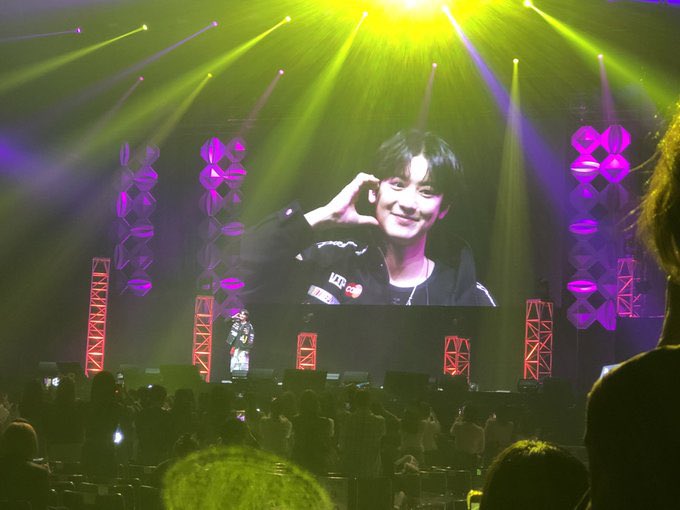 bmariaerigom's tweet photo. Congratulations on your stages today, Lay, Baekhyun &amp; Chanyeol 🙌🏻 https://t.co/wmb8KZ4nnI