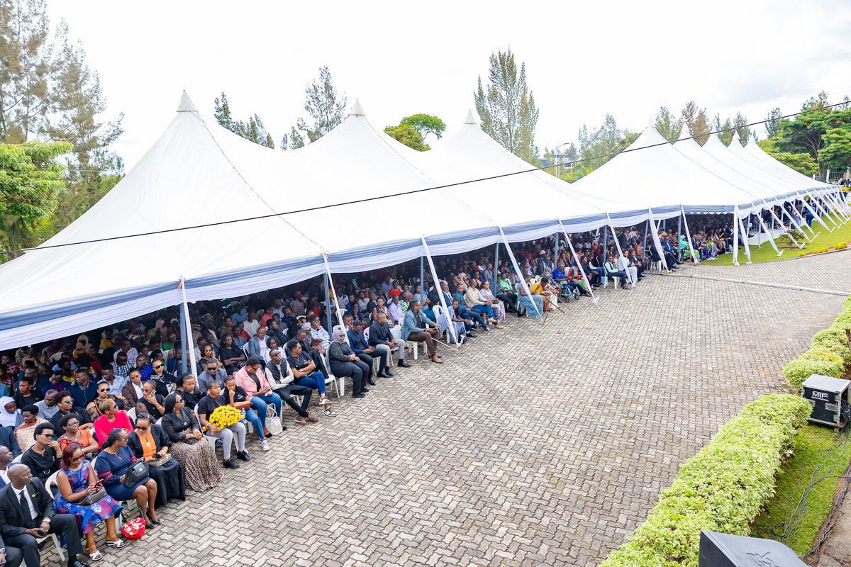 NyanzaDistrict's tweet photo. Minisitiri wa @Rwanda_Sports  @AuroreMimosa ni we mushyitsi mukuru mu gikorwa cyo #Kwibuka30 Jenoside yakorewe Abatutsi i Nyanza. Uyu munsi kandi mu Rwibutso rwa Nyanza harabaho gushyingura mu cyubahiro imibiri 75.  @Erasmen https://t.co/AqBujKxrhd