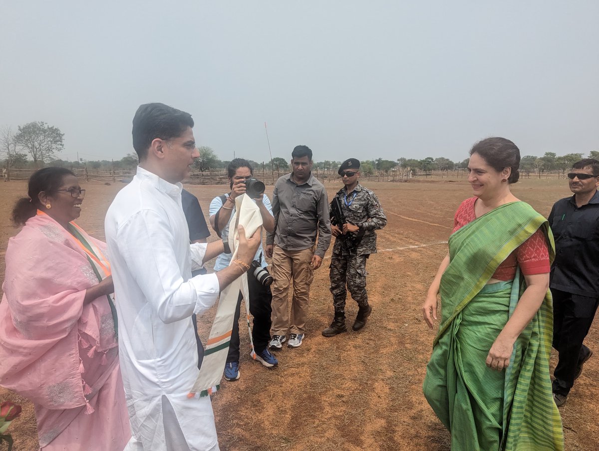SachinPilot's tweet photo. छत्तीसगढ़ के बालोद पधारने पर कांग्रेस महासचिव श्रीमती @priyankagandhi जी का स्वागत किया।

@INCIndia @INCChhattisgarh https://t.co/r2v4z7Sh04