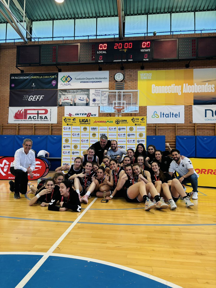BTorrelodones's tweet photo. ¡𝐒𝐎𝐍 𝐂𝐀𝐌𝐏𝐄𝐎𝐍𝐀𝐓𝐎 𝐃𝐄 𝐄𝐒𝐏𝐀𝐍̃𝐀! 😤🇪🇸

Nuestras chicas del Junior Femenino “A” se llevan una apretada victoria frente a @realcanoe en el 3º y 4º puesto y consiguen su billete a Campeonato de España. 

¡Enhorabuena equipo y Staff! 😍🎺 https://t.co/SO0lMLUyuE