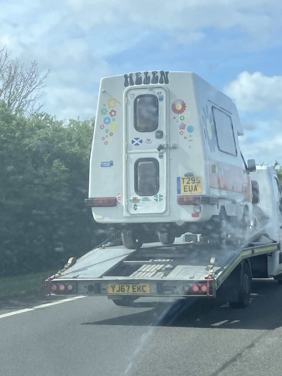 The excitement to drive past @SusanCalman #helen. Wonder where she is off to… #granddayout