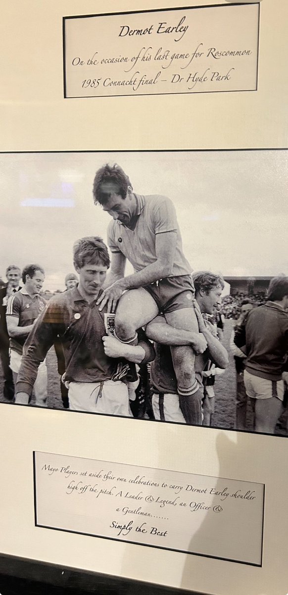 The great Dermot Earley being carried off the pitch by 2 equally great Mayo men on his last game for Roscommon in 1985, some things are bigger than sport ❤️ @MayoPodcast @MayoGAA @RoscommonGAA #photofromjjharlowsroscommon