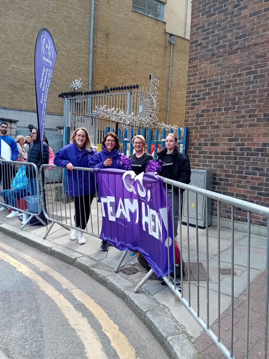 Shoosmiths are proud to support <a href="/HeadwayEN/">HeadwayEastNorthants</a> at today’s London marathon and to our very own Peter Duff who is running #goodluck #Marathon #londonmarathon2024 #teamhen <a href="/Shoosmiths/">Shoosmiths</a> @ShoosmithsSI  <a href="/SharineBurgess/">Sharine Burgess</a>