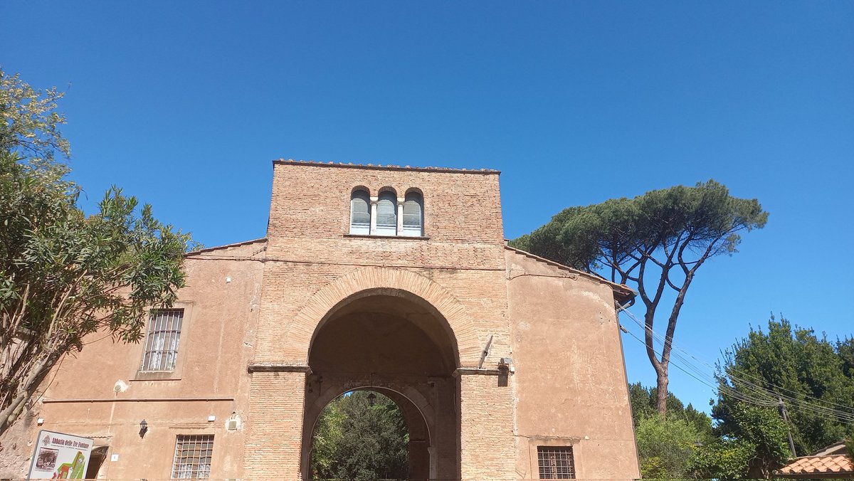 L'abbazia cara a noi romani 🙏

#art #travel #sanpaolo 
#abbaziatrefontane 
#didomenica #thisisrome 💙