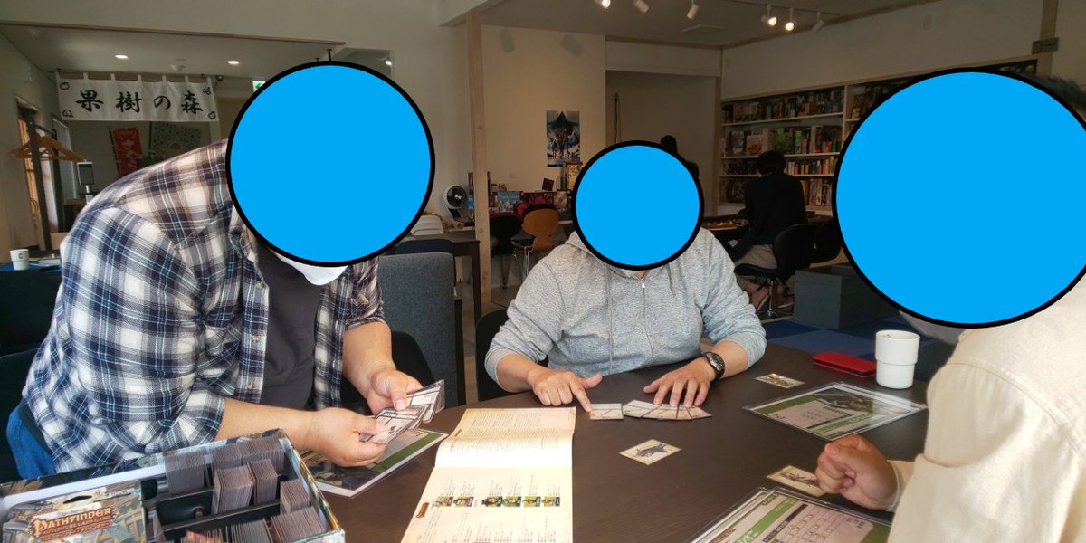 ManoMithril's tweet photo. 今日は #新日本ミスリル のメンバーで天童市のボードゲームカフェ #フォルトゥーナ に遊びに行ってきました!
メンバーは私のほか、てっちゃん、Syuri、すべたのこべたのの4人。
#pathfider のボードゲーム「ルーンロードの帰還」で遊んできました! https://t.co/r2ADhecAcJ