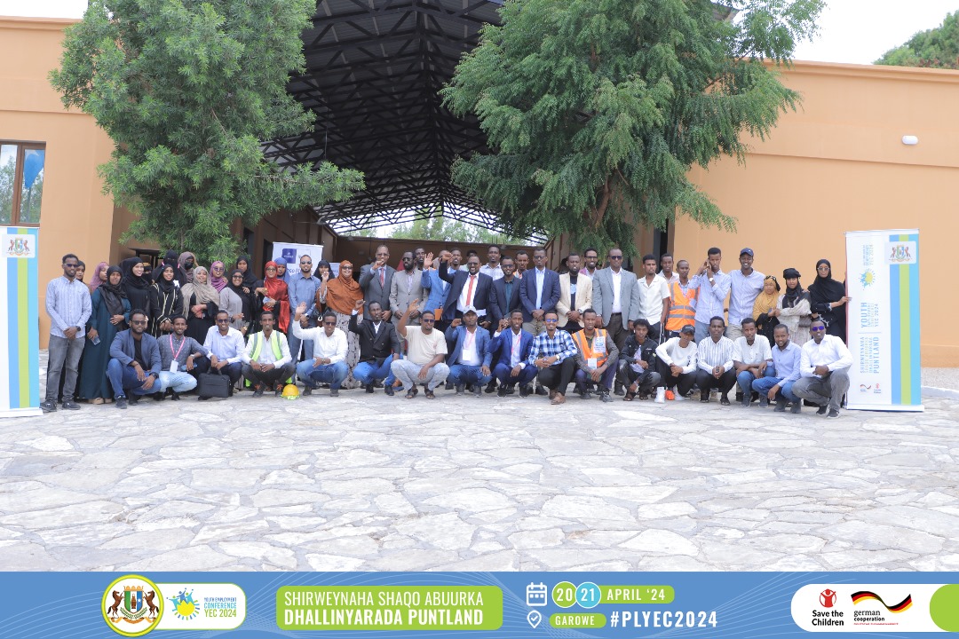Hanaali31's tweet photo. Haatan waxaa a soo gaadhey gunaanadkii Shirweynaha Shaqo Abuurka Dhallinyarada Puntland oo muddo labo maalmood ah ka socdey Martisoor Hotel, Garoowe.

Shirweynaha waxaa soo agaasimay Wasaaradda Shaqada iyo Shaqalaha.

#PLYEC2024. https://t.co/QtNFn72Crb