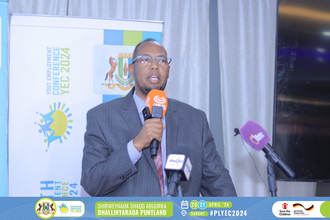 Hanaali31's tweet photo. Haatan waxaa a soo gaadhey gunaanadkii Shirweynaha Shaqo Abuurka Dhallinyarada Puntland oo muddo labo maalmood ah ka socdey Martisoor Hotel, Garoowe.

Shirweynaha waxaa soo agaasimay Wasaaradda Shaqada iyo Shaqalaha.

#PLYEC2024. https://t.co/QtNFn72Crb