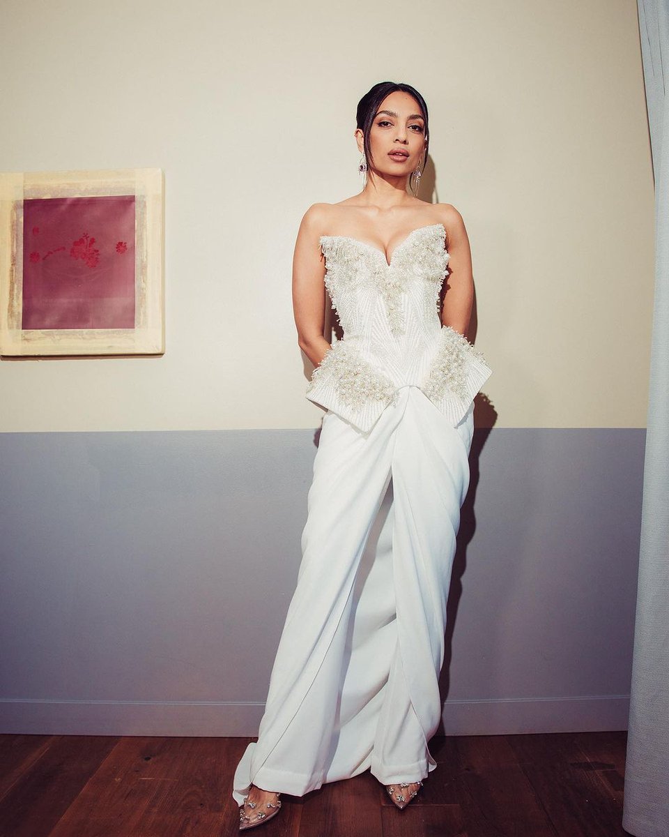 mid_day's tweet photo. Sobhita Dhulipala exudes elegance and grace in a breathtaking white ensemble. Truly a vision to behold!

#sobhitadhulipala #sobhitad #sobhitadhulipalafans #beauty #glamour #fashion #bollywood #entertainment https://t.co/UdnNrfEUXy