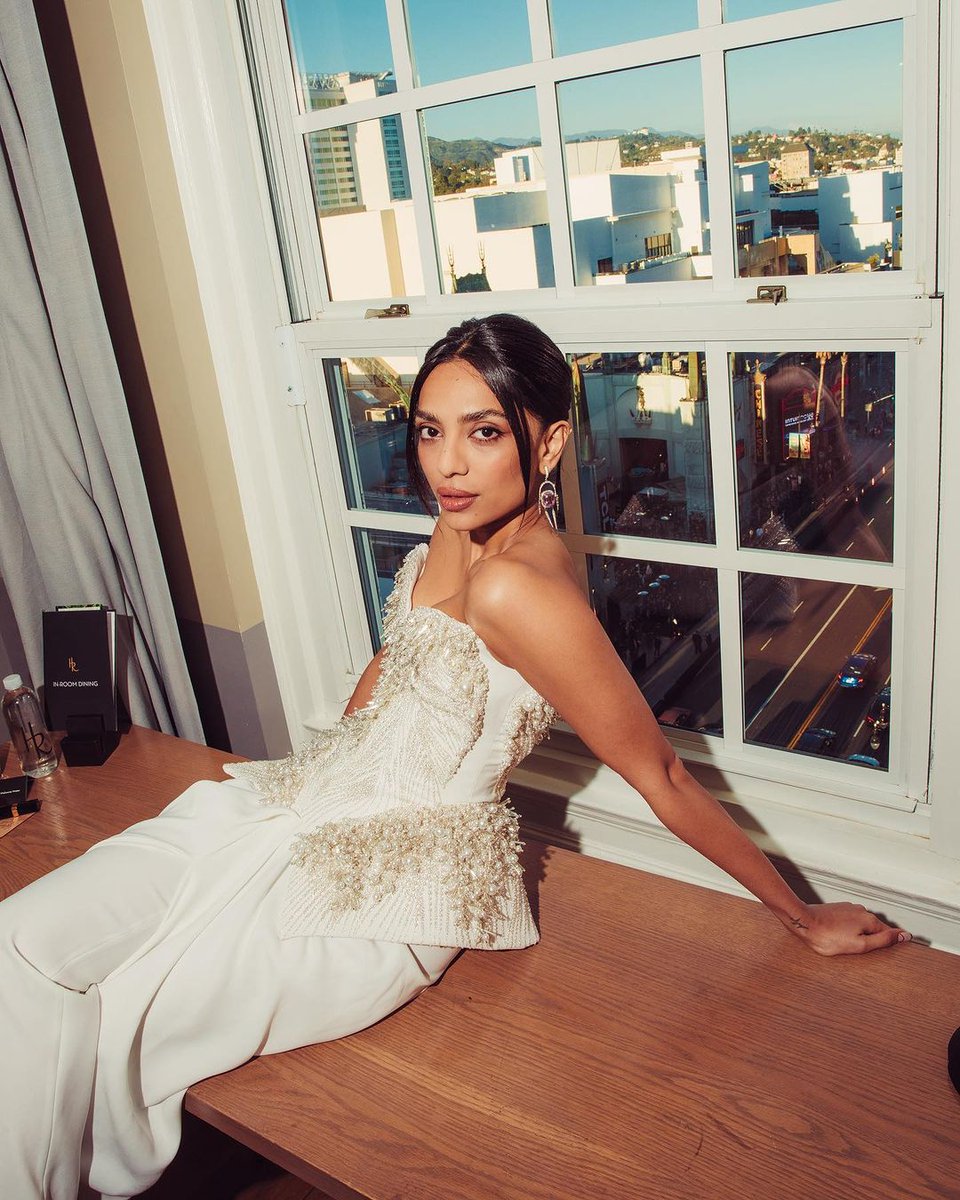 mid_day's tweet photo. Sobhita Dhulipala exudes elegance and grace in a breathtaking white ensemble. Truly a vision to behold!

#sobhitadhulipala #sobhitad #sobhitadhulipalafans #beauty #glamour #fashion #bollywood #entertainment https://t.co/UdnNrfEUXy