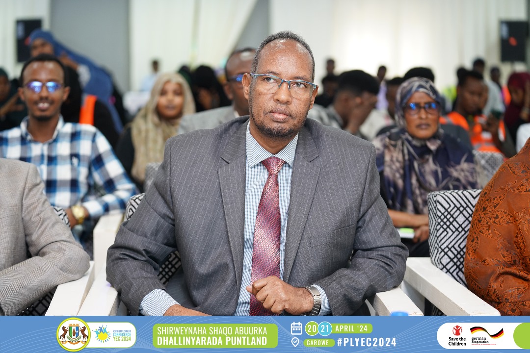aasiyahusein's tweet photo. QHaatan waxaa a soo gaadhey gunaanadkii Shirweynaha Shaqo Abuurka Dhallinyarada Puntland oo muddo labo maalmood ah ka socdey Martisoor Hotel, Garoowe.

Shirweynaha waxaa soo agaasimay Wasaaradda Shaqada iyo Shaqalaha.

#PLYEC2024. https://t.co/ZCllL0togr