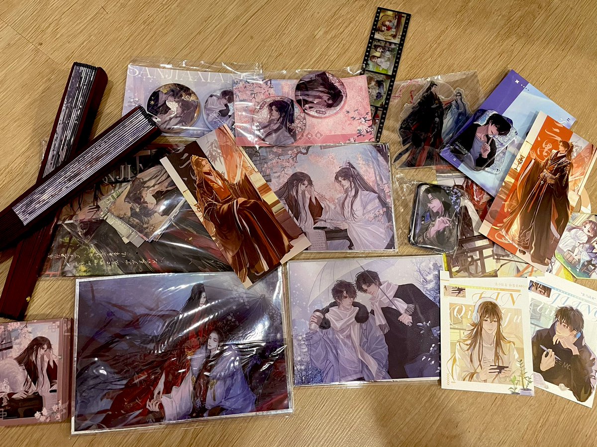 mintea_lemon's tweet photo. It’s here!!! Salted snake book finally arrived!!  #三嫁咸鱼 #marriedthricetosaltedfish https://t.co/JMS4KaXVfj