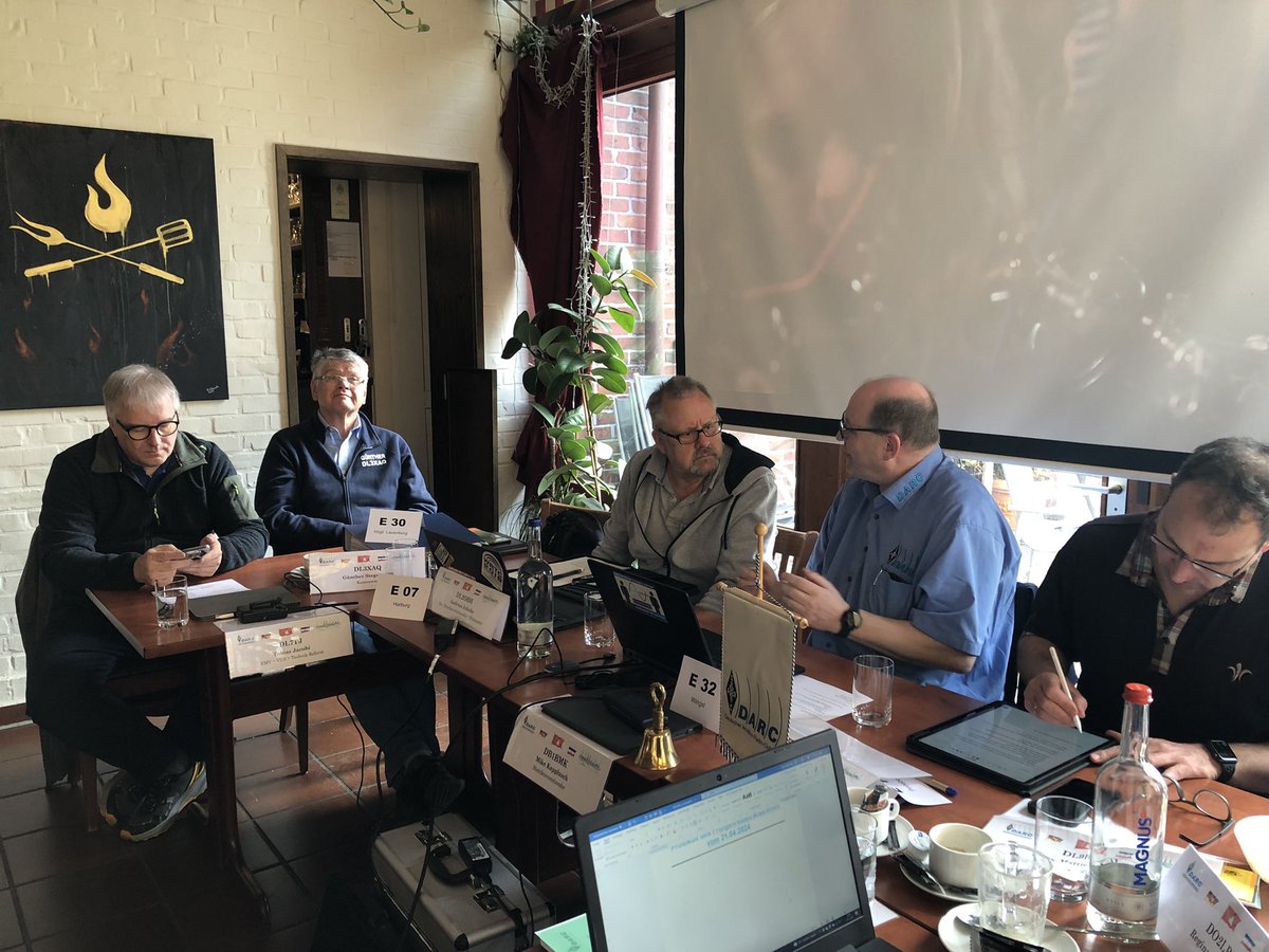 distrikt_echo's tweet photo. Heute ist unser Distriktstreffen in Norderstedt. Um 13:00 Uhr geht es los. 

@DARC_eV 

#darc #distriktstreffen #amateurfunk #hamradio #amateurradio https://t.co/PKrwWVlyL3