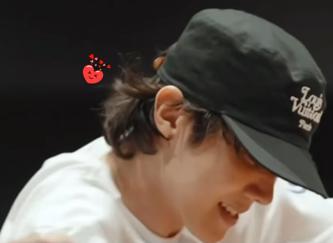 A likkle "Hoseok details that make me fall hard" thread 🧵