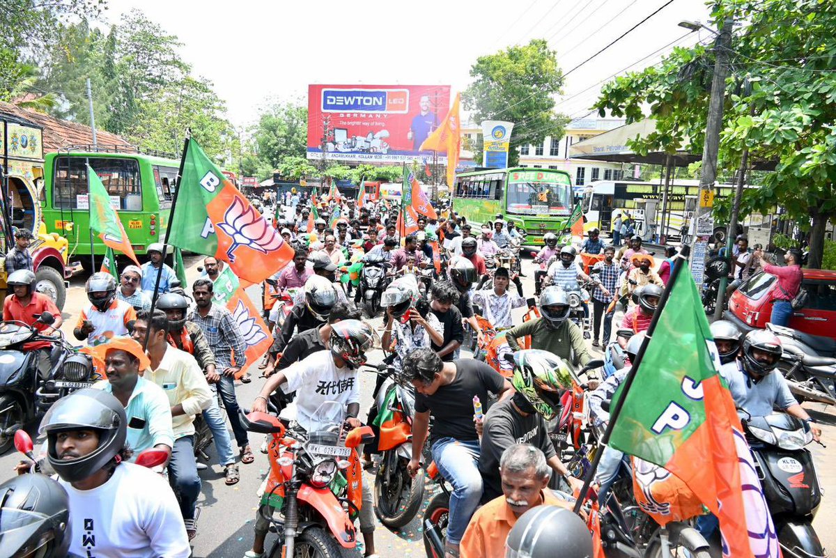 annamalai_k's tweet photo. For the love & affection for our Hon PM Shri @narendramodi avl, people of Kollam gave us a warm welcome throughout the roadshow from SN college junction to Collectorate junction today as we campaigned for @BJP4Keralam winning candidate of Kollam PC, Shri @actorkkofficial avl. 

@surendranbjp