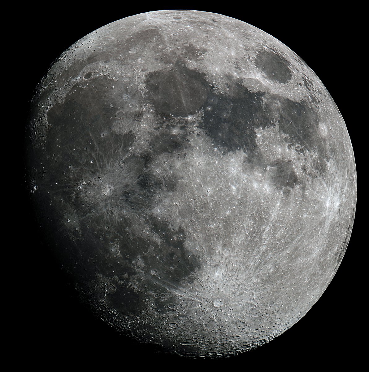 Moon last night 89% illuminated disk. #moon #moonhour #space #lunar #astrophotography #astronomy #stormhour #thephotohour