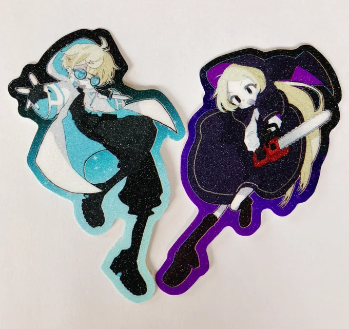 描いていただいたイラストでまた自分用可愛いグッズを作りました…˖·⟡ スパークル箔&シルバー箔のインスタントフォト風カード ˖·⟡˖·⟡ チャーム付きのキラキラアクリルキーホルダー ˖·⟡˖·⟡ キラキラスパークリングシール ˖·⟡素敵なイラスト描いてくれた方多分人間( )様 