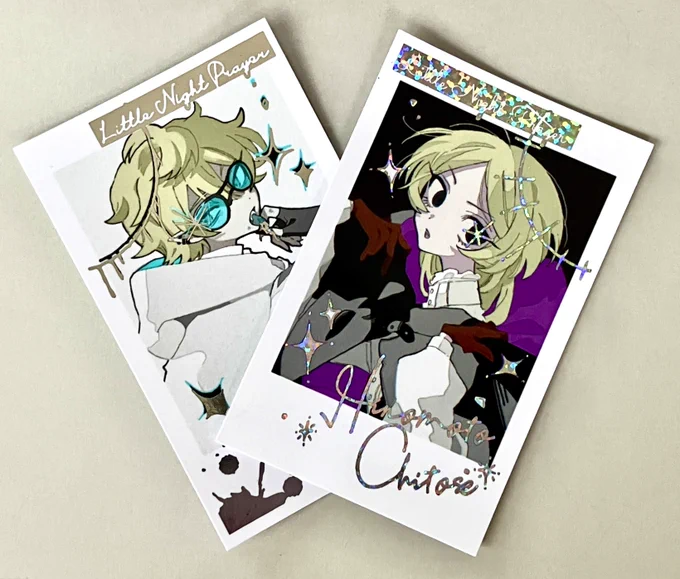 描いていただいたイラストでまた自分用可愛いグッズを作りました…˖·⟡ スパークル箔&シルバー箔のインスタントフォト風カード ˖·⟡˖·⟡ チャーム付きのキラキラアクリルキーホルダー ˖·⟡˖·⟡ キラキラスパークリングシール ˖·⟡素敵なイラスト描いてくれた方多分人間( )様 