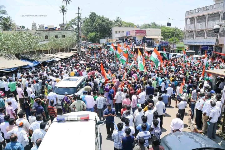 Anekal,Karnataka में डीके शिवकुमार ने रोड शो किया।