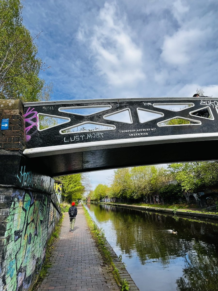 matt_cork's tweet photo. Saturday stroll along the canals of Birmingham… 

#birmingham #walking #saturday #westmidlands #canal #canals #soholoop #ladywood #graffiti #blackandwhitephotography https://t.co/ppDfYyIrQt