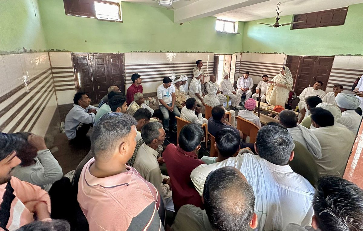 KamleshDhanda1's tweet photo. आज कलायत विधानसभा क्षेत्र के गांव हरिपुरा में विभिन्न चाय कार्यक्रम में कार्यकर्ताओं से मुलाकात कर भाजपा के पक्ष में और अधिक प्रचार प्रसार करने तथा आगामी कार्यक्रमों के निमित विचार विमर्श किया।
@MPNaveenJindal #AbkiBaar400Paar https://t.co/dEtTbjqYkY