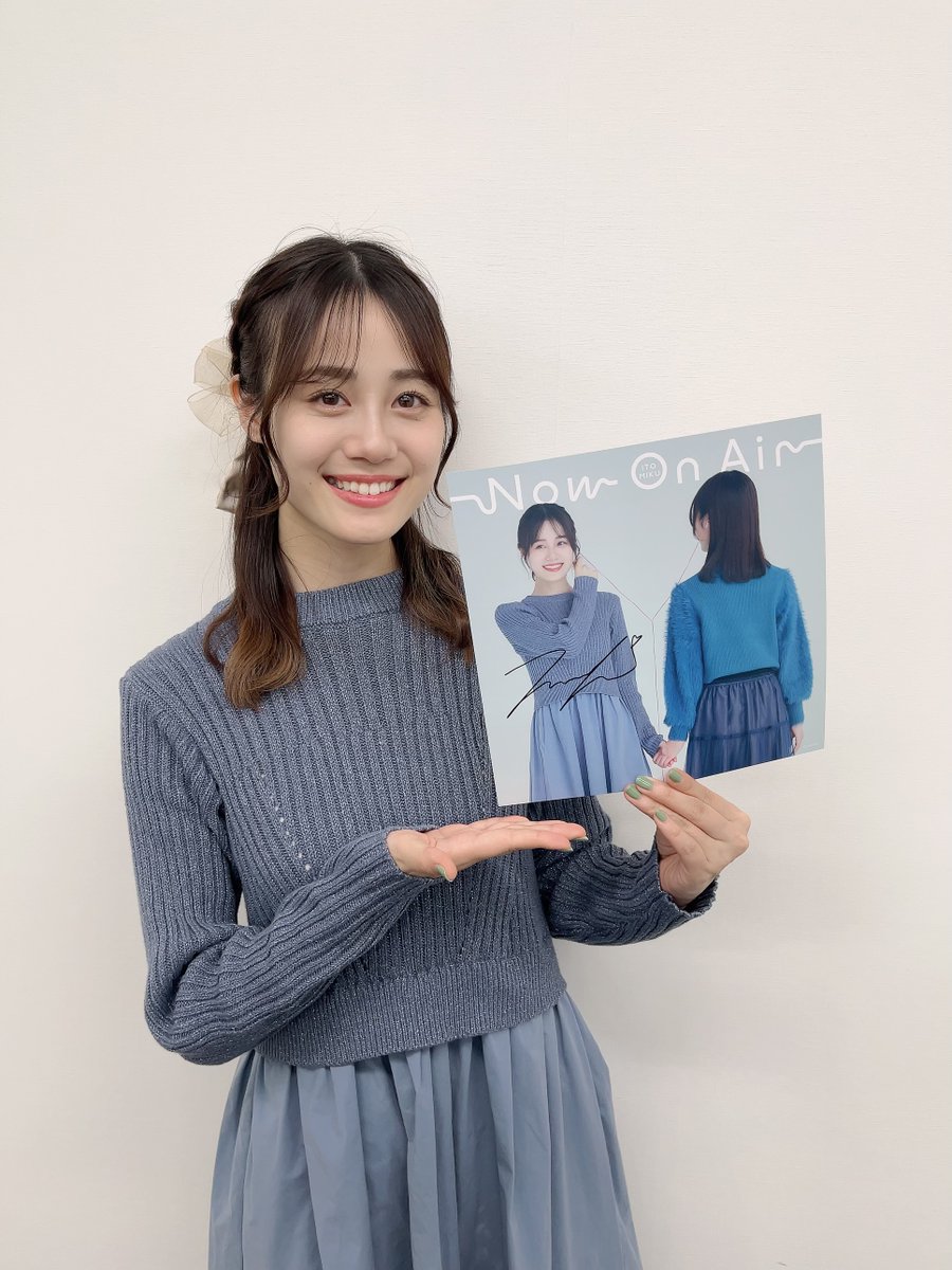 Amazon.co.jp: 伊藤美来 直筆サイン入りチェキ : おもちゃ