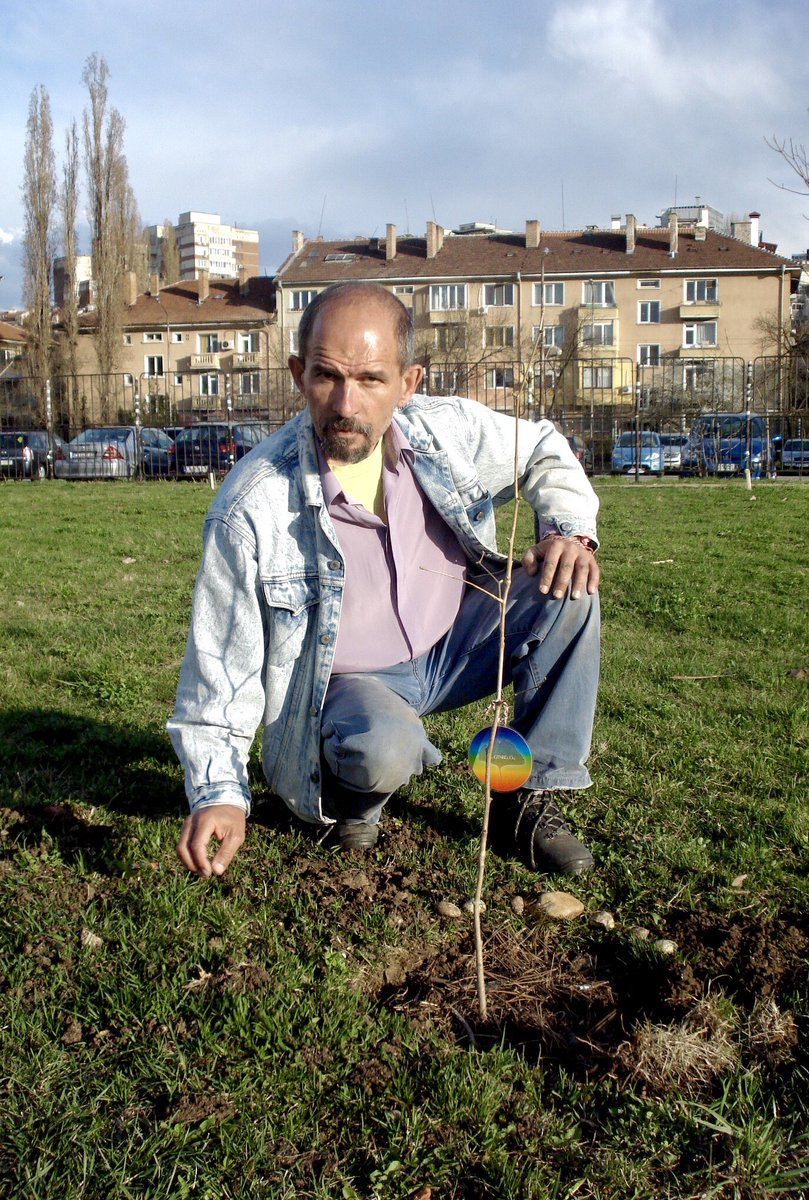 Vasil planting  #ginkgobiloba #tree in Sofia’s South Park. 

Delegate to the #vasilsp to continue Vasil’s legacy! 

#ispo #cnft #cardanocommunity #spo