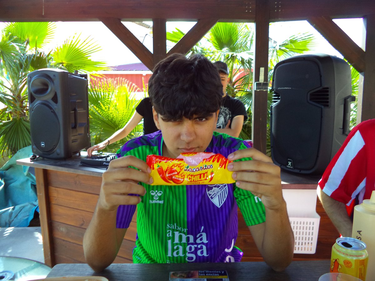 badajo7's tweet photo. lacasitos chili #trolleo https://t.co/g2L10Je9p9
