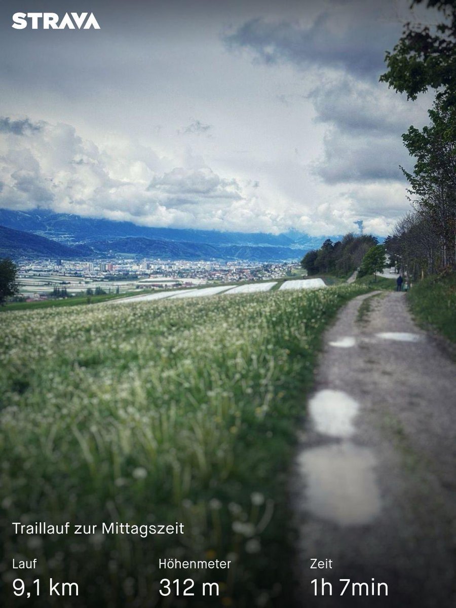 HaraldHolzhamm1's tweet photo. ..guggermauerrunde..#thaur
#timetoplay #shotoniphone #keeponrunning #visionofpictures #nevernotrunning #mission1000 https://t.co/9RgvnpZv4H
