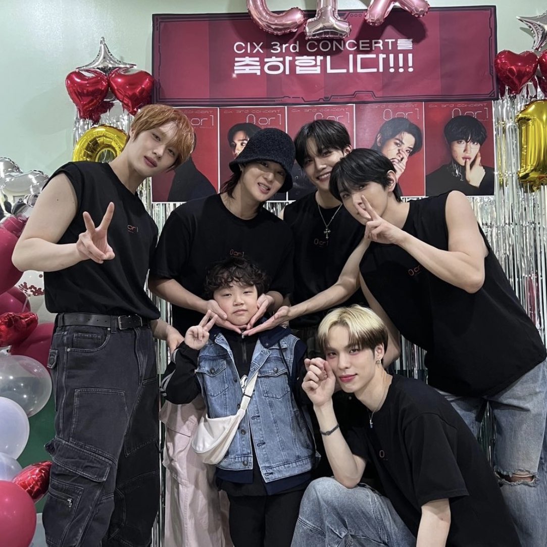 seedsarchive's tweet photo. #CIX with Hyunyul 

2022                        2024 https://t.co/ihglWzK0K2