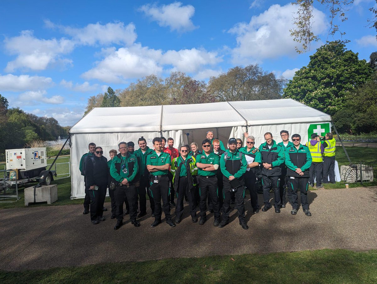 SJA_IoW's tweet photo. Today we have 1 Emergency responder and 1 First aider at the London Marathon, along with our new @stjohnambulance Community Support Vehicle, at horseguards parade and the puddle dock respectively.  Good luck Kean and Rob #isleofwight #volunteering #mysjaday https://t.co/nYUi8RHMgu