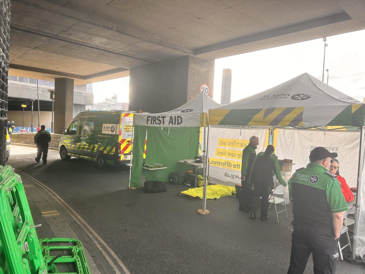 St John Ambulance - Isle of Wight (@sja_iow) on Twitter photo Today we have 1 Emergency responder and 1 First aider at the London Marathon, along with our new <a href="/stjohnambulance/">St John Ambulance England</a> Community Support Vehicle, at horseguards parade and the puddle dock respectively. Good luck Kean and Rob #isleofwight #volunteering #mysjaday Today we have 1 Emergency responder and 1 First aider at the London Marathon, along with our new <a href="/stjohnambulance/">St John Ambulance England</a> Community Support Vehicle, at horseguards parade and the puddle dock respectively. Good luck Kean and Rob #isleofwight #volunteering #mysjaday
