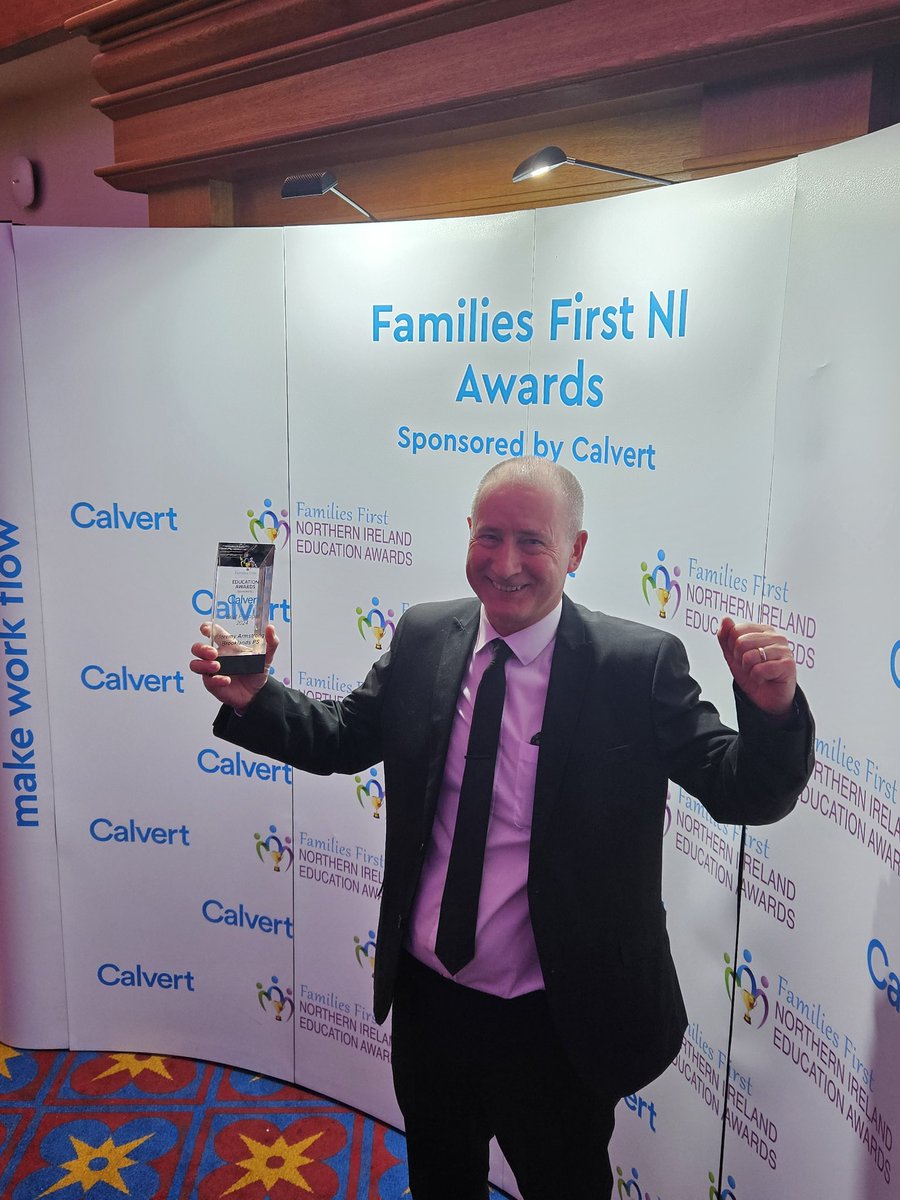 mrmarkhenry's tweet photo. 🏆 Winners! A fantastic night @FamiliesFirstNI's Primary Education Awards, with Brooklands PS, Dundonald, scooping 2 prizes; a Best Principal award &amp; the 'WOW' prize for Pastoral Care! We were humbled by the amazing comments - THANK YOU! 👏🏻 @Ed_Authority @Education_NI @lisburnccc https://t.co/kNEVGKah3x