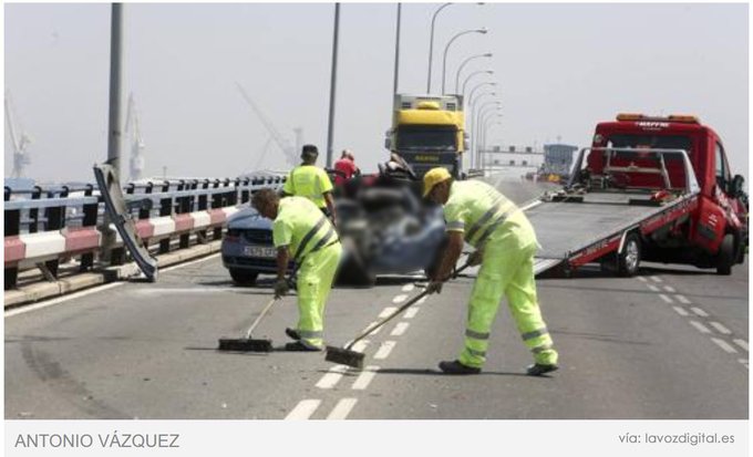 guardiacivil's tweet photo. Nuestro saludo de hoy va dirigido a las personas que componen los "Servicios de Asistencia en Carretera".

Es un servicio esencial para mantener las vías en buen estado. Su labor es necesaria para garantizar la #seguridad del #tráfico y restablecer la circulación.

¡Gracias! https://t.co/UWkPNVpo0z
