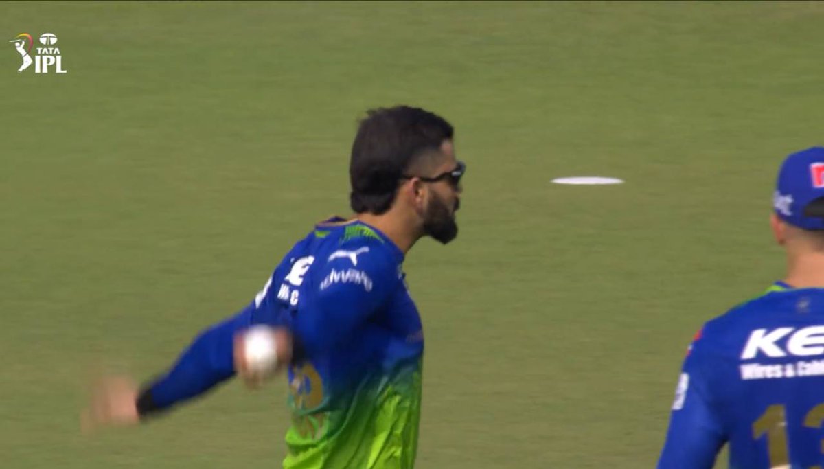 rmrmrm254's tweet photo. Virat Kohli be like Hat ja aaj thara Bhai Bowling krega 🕺

 #KKRvsRCB #ViratKohli #RCBvsKKR #IPL2024 #IP https://t.co/K1RBOmPVKj