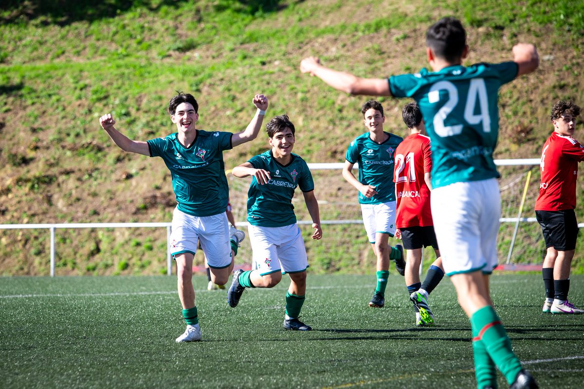 racingferrolsad's tweet photo. Coa victoria desta mañá, os nosos infantiles acadaron un merecido ascenso a División Honor cando aínda restan tres xornadas para o final da liga regular. Noraboa, rapaces! 
#ADNRacinguista #canteiraverde https://t.co/JTXLRUqLGQ