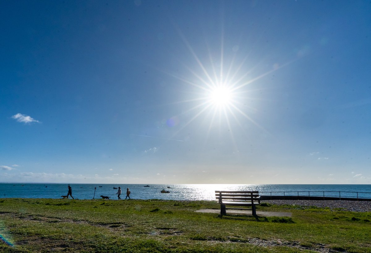 Another blue sky morning in Selsey. @BBCSussex @BBCSouthWeather @itvweather @HollyJGreen @AlexisGreenTV @PhilippaDrewITV @ExpWestSussex @VisitSEEngland @greatsussexway