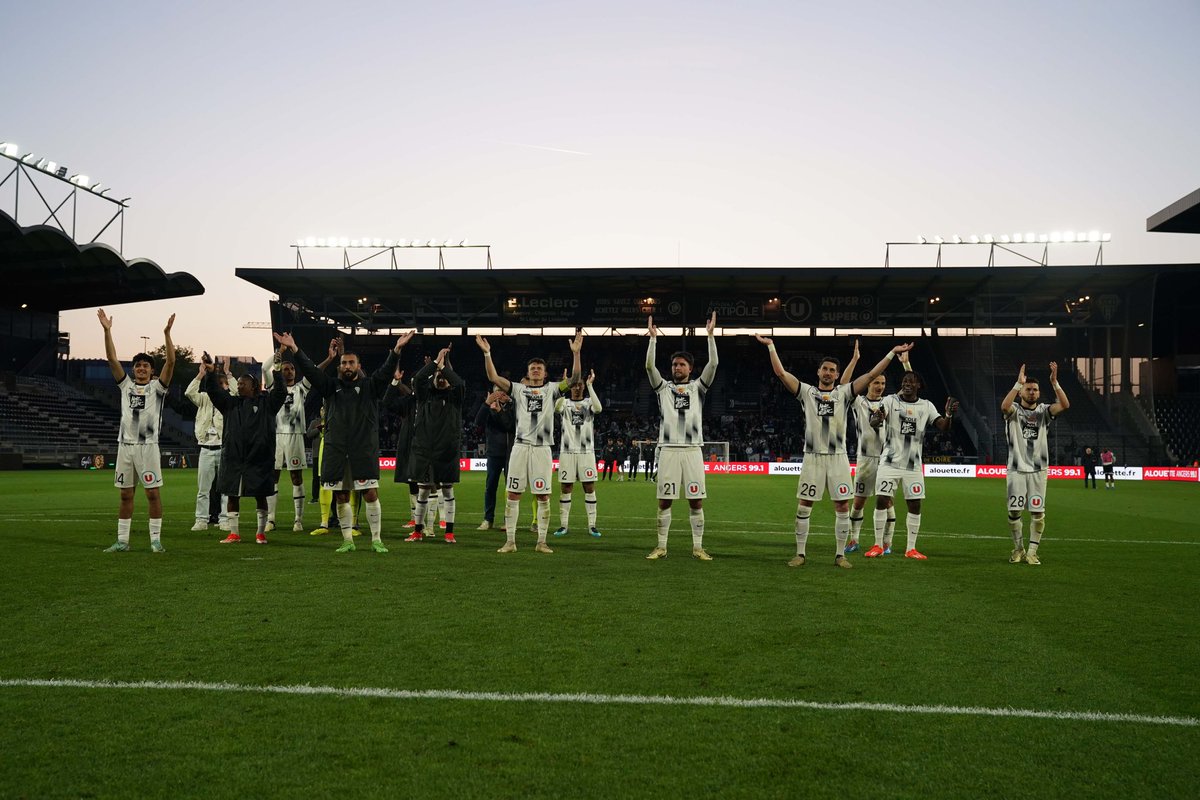 AngersSCO's tweet photo. ๐ฌ Aprรจs la belle victoire dโhier soir quel est votre plus beau souvenir du match ? โคต๏ธ
#SCOESTAC https://t.co/sG71pIUJ3I