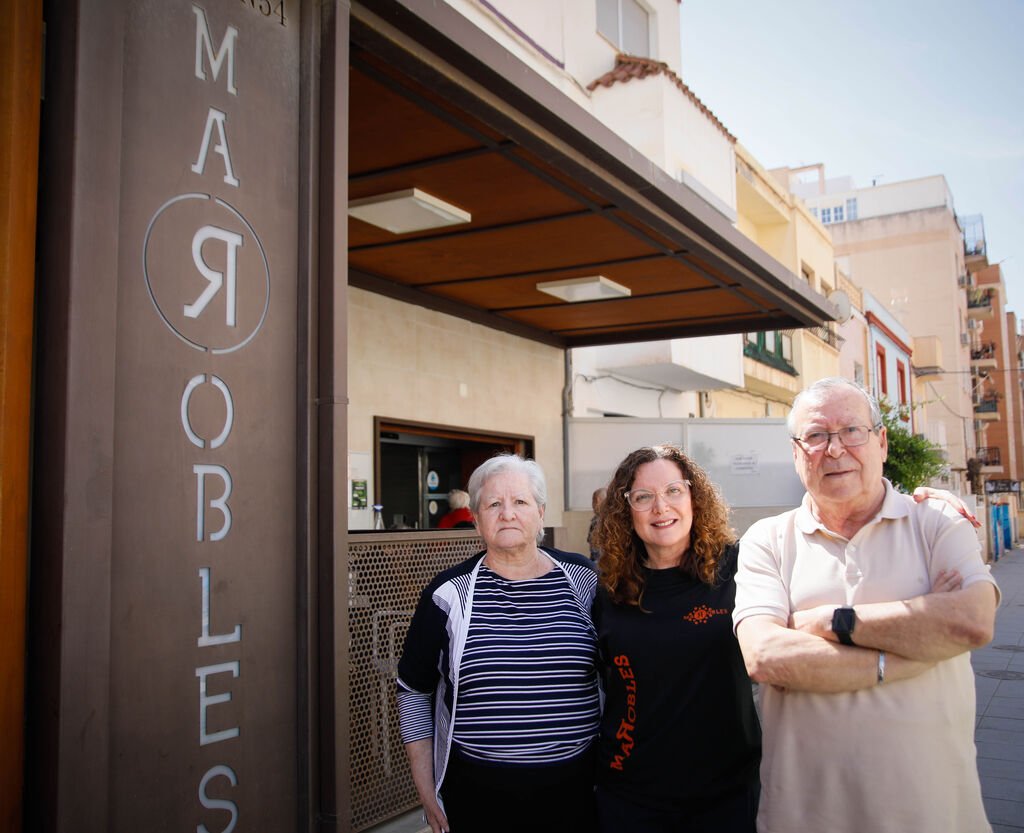 OKCarolus's tweet photo. Al compás del reloj se funden los últimos desayunos de la mañana con las primeras tapas del mediodía
Un aperitivo en el 'Robles', medio siglo de un bar capaz de explicar la historia del #Zapillo y de toda Almería
Reportaje en @DiarioDAlmeria
https://t.co/PlnO2odnop https://t.co/XTko6L25kQ