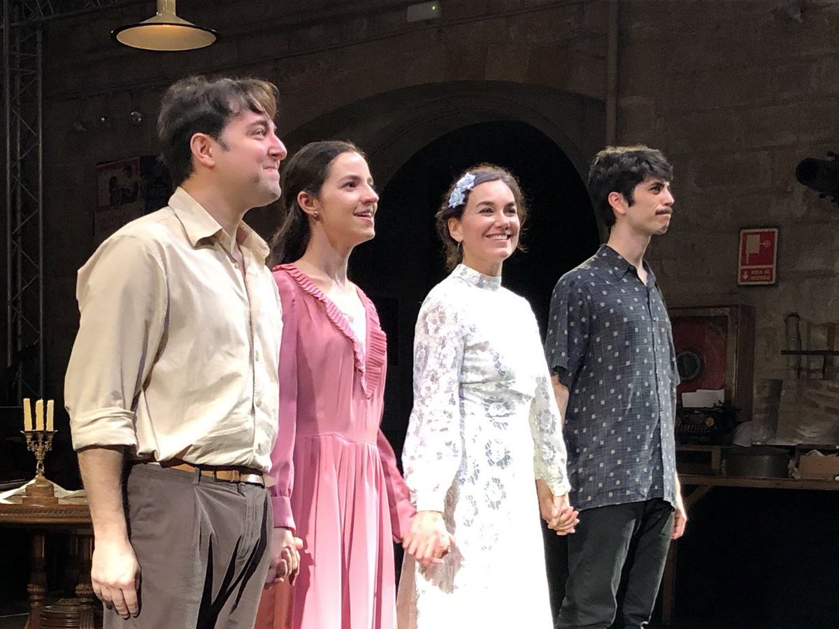 🎭 No us perder .«El zoo de vidre», de Tennessee Williams a @cia_laperla29 dirigida per @MartinaCollell amb David Anguera, Laura Conejero, Clara Moraleda i Roger Torns. Dir.: Martina Cabanas👏👏👏