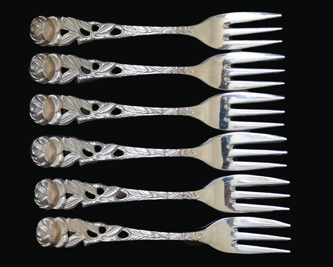 6x Silver Plated Dessert Forks, Rose of Hildesheim Decor by JUSTINUS by ArmoireAncienne dlvr.it/T5pBkB #vintagebarware #luxuryhome #vintagegifts