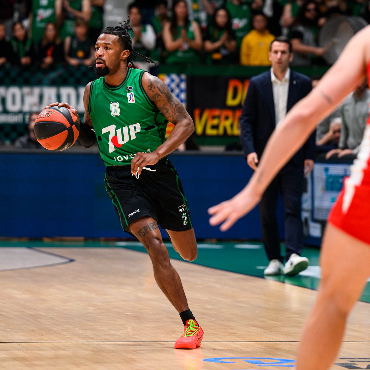 💚 Esta camiseta es, simplemente... 𝙥𝙚𝙧𝙛𝙚𝙘𝙘𝙞𝙤́𝙣 𝙖𝙗𝙨𝙤𝙡𝙪𝙩𝙖. @hollywood_XI x @Penya1930 #LigaEndesa