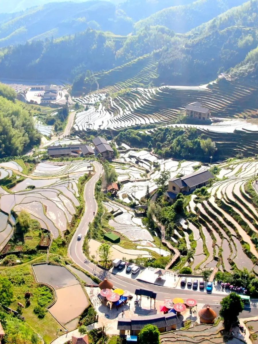 恢弘的大地史诗—江西崇义上堡梯田 💫
spectacular scenery of Shangbao Terrace in Chongyi, Jiangxi #GreenJiangxi #绿色江西 #江西文旅