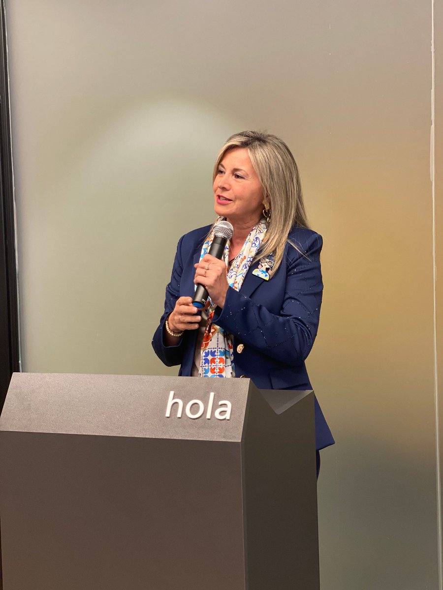 pepe_meseguer's tweet photo. El pasado jueves, CaixaBank inauguró una nueva oficina, en este caso se trató de la primera oficina modelo Store en el Altiplano de la Región de Murcia, situada en la preciosa ciudad de Yecla. 

#CaixaBank #StoreYecla   #RegiónDeMurcia #Cercanía https://t.co/IF2nprOBXd