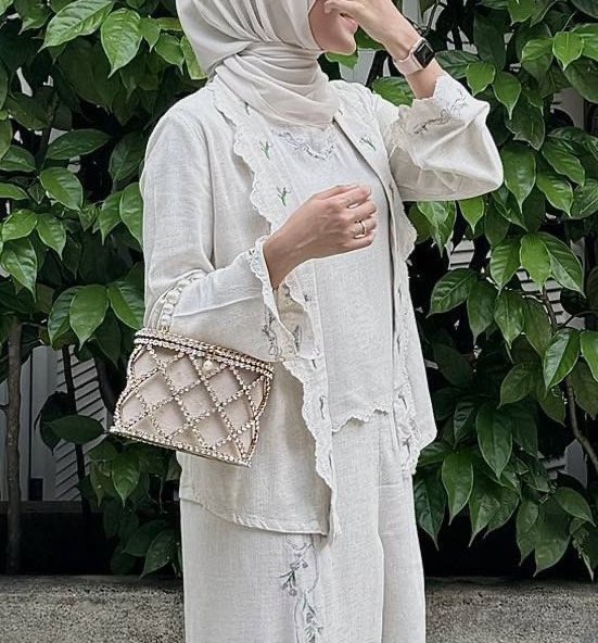 shopwithfiyn's tweet photo. girls, I just found this hidden gem shop that sells BAJU TRADITIONAL WITH SONGKET AND SULAM with B40 price but T20 design and quality 🫶🏻

perfect for Raya Haji, Dinner Night and Raya Dinner ✨

— a thread https://t.co/TXmcThgG8L